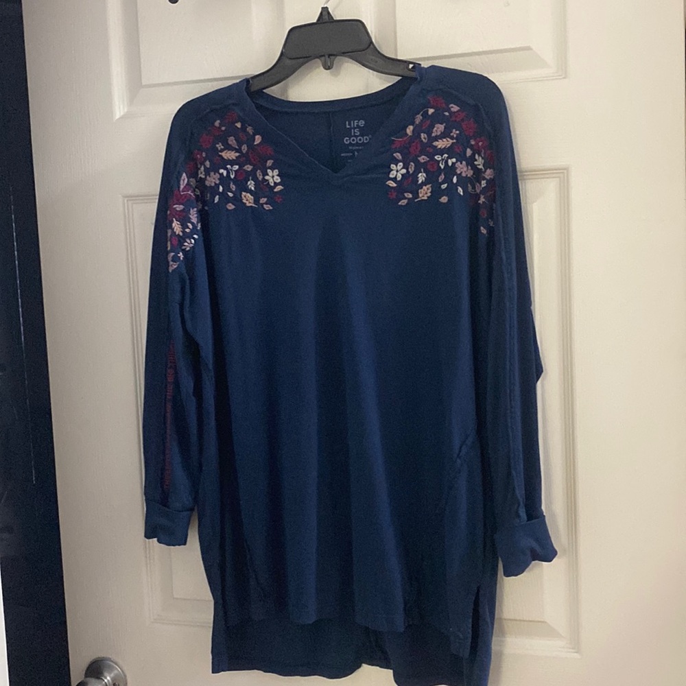 WOMEN’S NAVY LIFE IS GOOD LONG SLEEVE TEE, SIZE MEDIUM